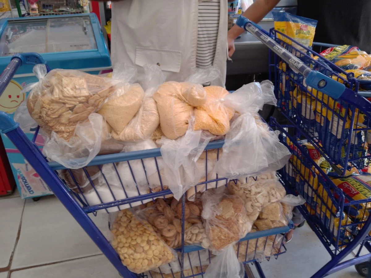 Manteiga, queijo e iogurte estragados: mercados são notificados e donos podem pagar multa de até 38 mil por Divulgação