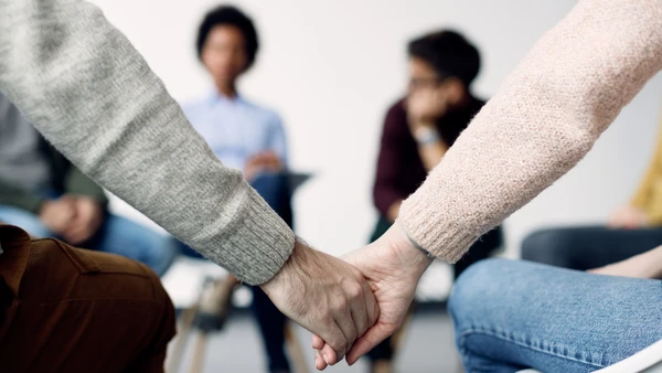 Pessoas gentis costumam perceber o clima da conversa antes de escolher as palavras por Freepik