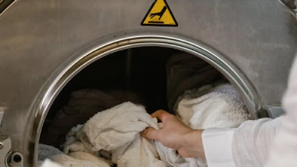 Reduzir a frequência de lavagens pode preservar as roupas, além de economizar energia, água e produtos de limpeza
