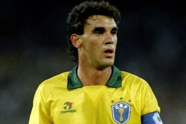 Ricardo Gomes (1994): Defensor sofreu estiramento em amistoso preparatório e precisou deixar a delegação antes do início da competição. por Reprodução
