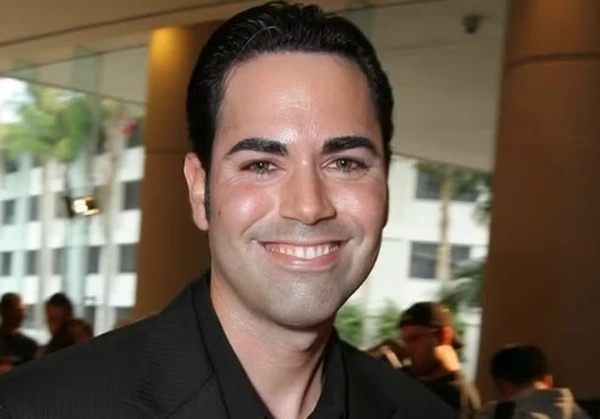 Scott Vincent Borba por Reprodução