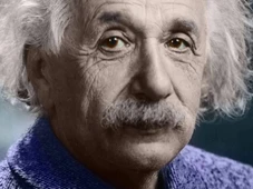 Imagem - Frase de Einstein do dia: 'Triste época! É mais fácil desintegrar um átomo do que um preconceito' - a reflexão sobre intolerância e mudança de pensamento
