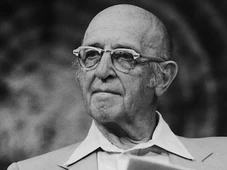 Imagem - Frase do dia da Psicologia: 'Amar alguém é vê-lo como ele é, e não como gostaríamos que fosse' - a reflexão de Carl Rogers sobre aceitação nos relacionamentos