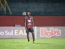 Imagem - Embalado por goleada, Vitória aposta na força do Barradão contra o Inter para subir na tabela