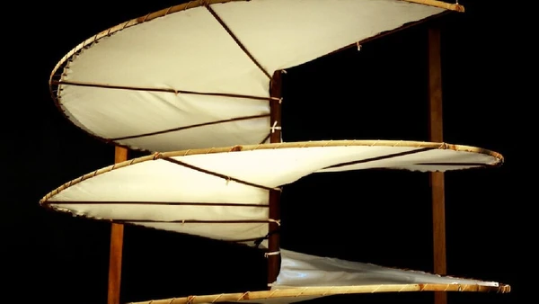Antes de existir avião, Leonardo da Vinci já desenhava máquinas de voo vertical, como o parafuso aéreo, ancestral conceitual distante dos helicópteros e eVTOLs por shonk / Wikimedia Commons