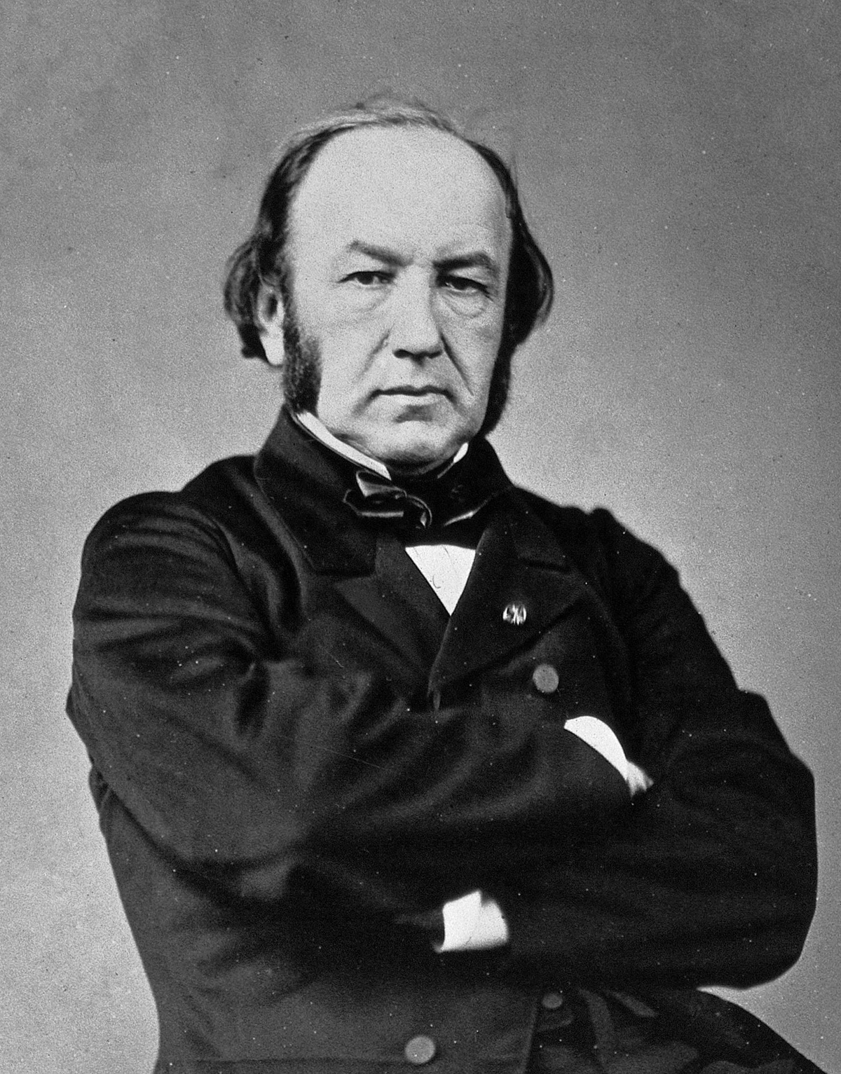 Bernard inicialmente queria seguir carreira literária antes de entrar para a medicina. por Reprodução