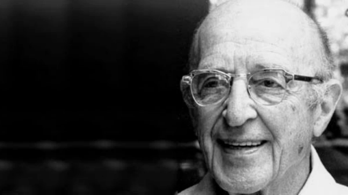 Carl Rogers criou a abordagem conhecida como terapia centrada na pessoa.