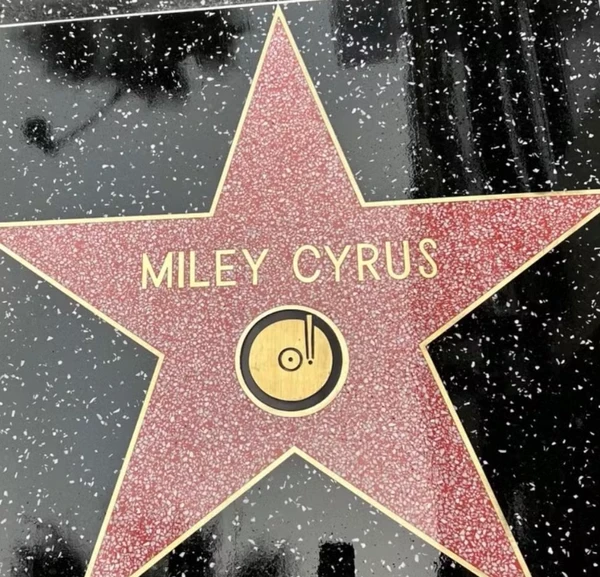 Estrela de Miley Cyrus na calçada da fama