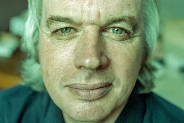 Icke ficou mundialmente conhecido por livros sobre política, sociedade e teorias controversas. por Reprodução