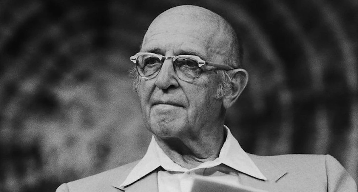 Muitas frases atribuídas a Carl Rogers continuam viralizando nas redes sociais até hoje. por Reprodução