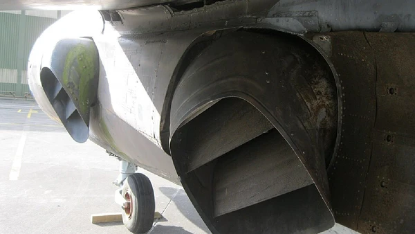 O Harrier mostrou que uma aeronave a jato podia operar com decolagem curta ou vertical, aproximando o avião tradicional do conceito de pousar em espaços reduzidos por Andrew Bone / Wikimedia Commons