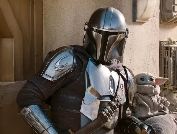 O Mandaloriano (Pedro Pascal) e Grogu no novo filme de 'Star Wars'  por Divulgação