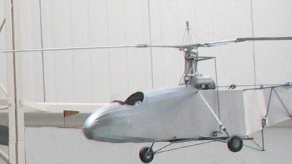 O VS-300 ajudou a fixar a configuração clássica do helicóptero, com rotor principal e rotor de cauda, essencial para a história da decolagem vertical por Horatius / Wikimedia Commons