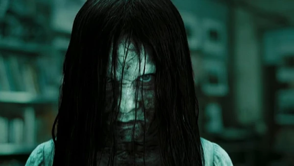 Outro fenômeno dos anos 2000 no ocidente foi a chegada do terror japonês com seus espíritos e mulheres pálidas. Os principais expoentes foram O Chamado, O Grito e Shutter por Divulgação / IMDb