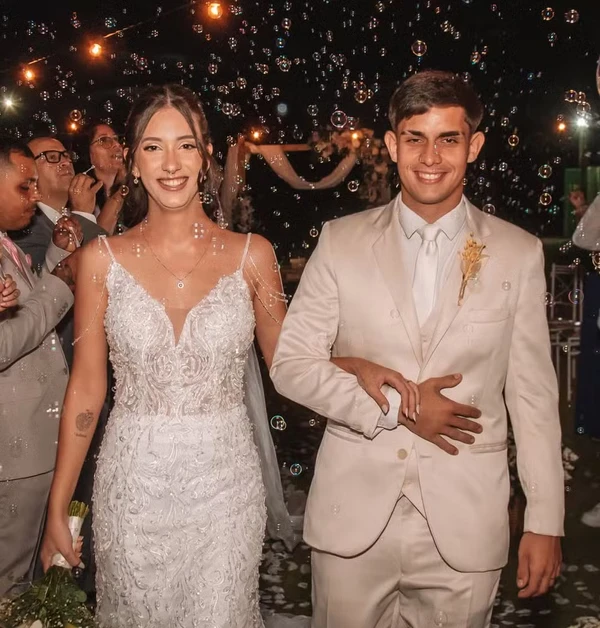 Paola Talhatelli, de 18 anos, e Mathias Ambrosini, de 20 por Reprodução