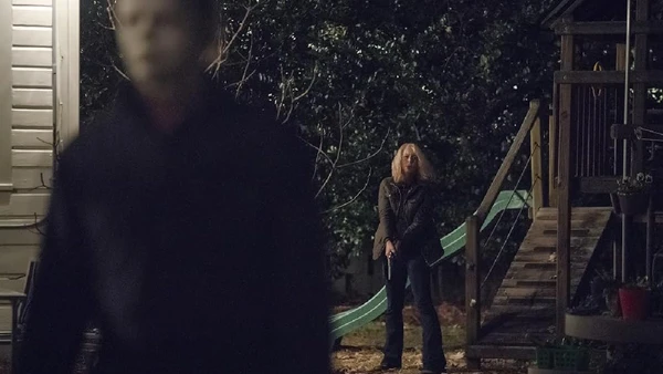 Por volta do final da década de 2010, o cinema viveu uma nova era: reviver seus clássicos. Iniciada por Halloween (2018), essa era trouxe diversos clássicos de forma mais 'madura e moderna' por Divulgação / IMDb