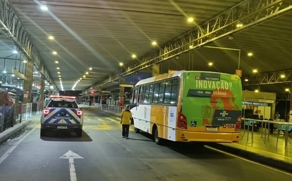 Semob colocou em curso uma operação de contingência com a frota do Sistema Especial Complementar (STEC) para atender a população nos principais corredores da cidade por Divulgação / Semob