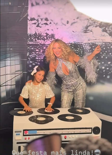 Festa de 50 anos de Ticiane Pinheiro por Reprodução/Instagram