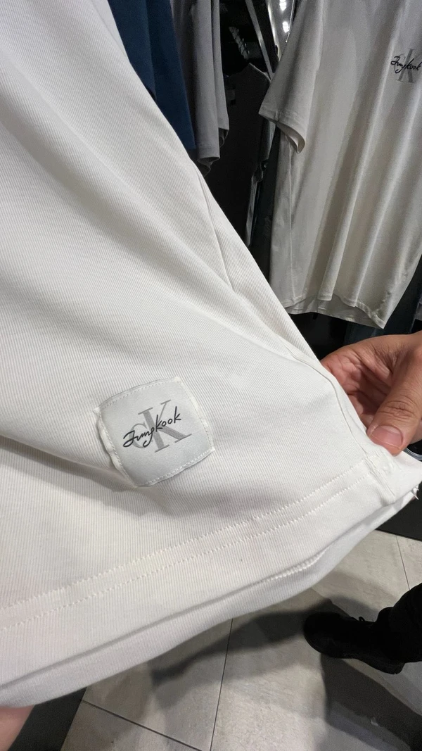 JungKook e Calvin Klein por Reprodução
