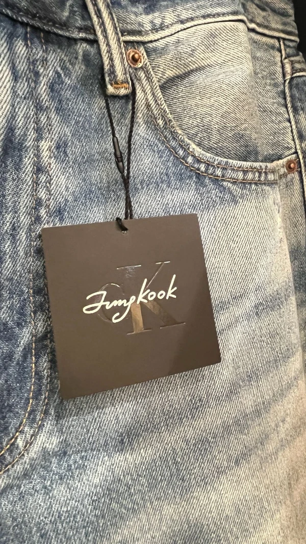 JungKook e Calvin Klein por Reprodução