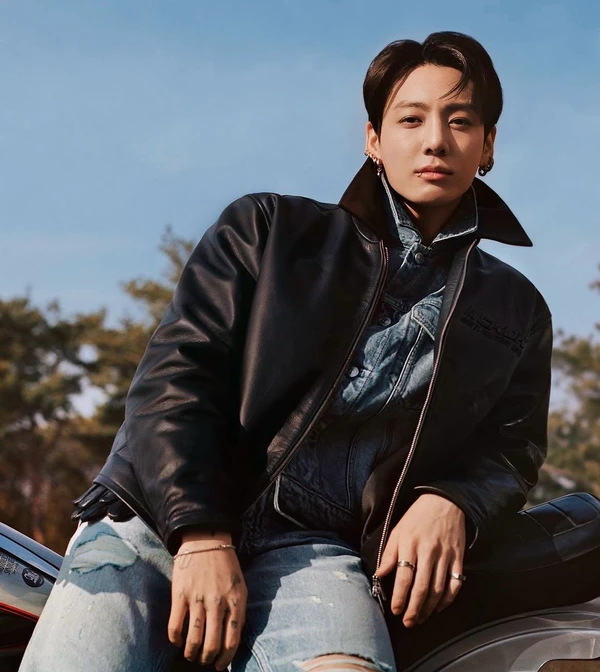 JungKook e Calvin Klein por Reprodução