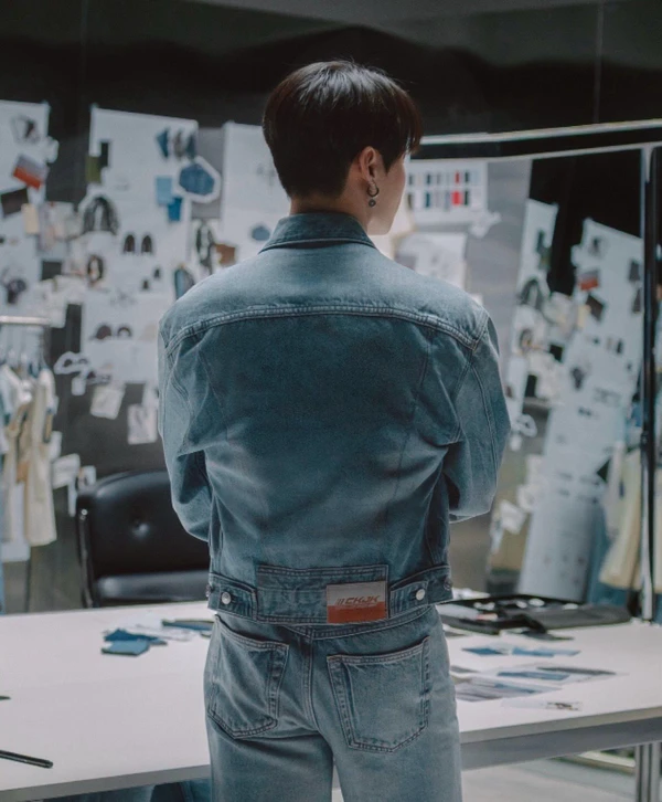 JungKook e Calvin Klein por Reprodução