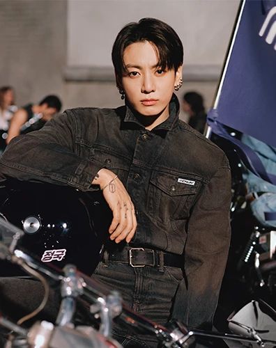 JungKook e Calvin Klein por Reprodução