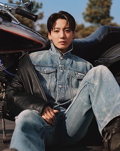 JungKook e Calvin Klein por Reprodução