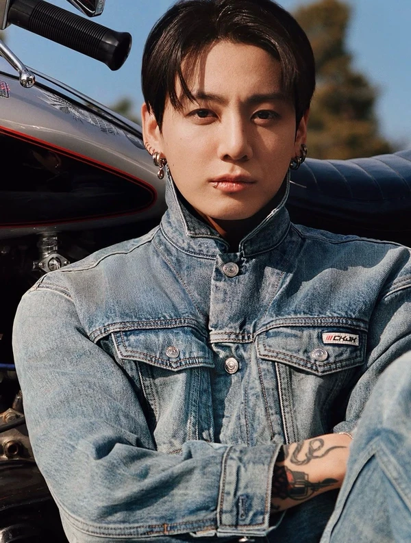 JungKook e Calvin Klein por Reprodução