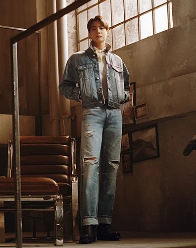 JungKook e Calvin Klein por Reprodução