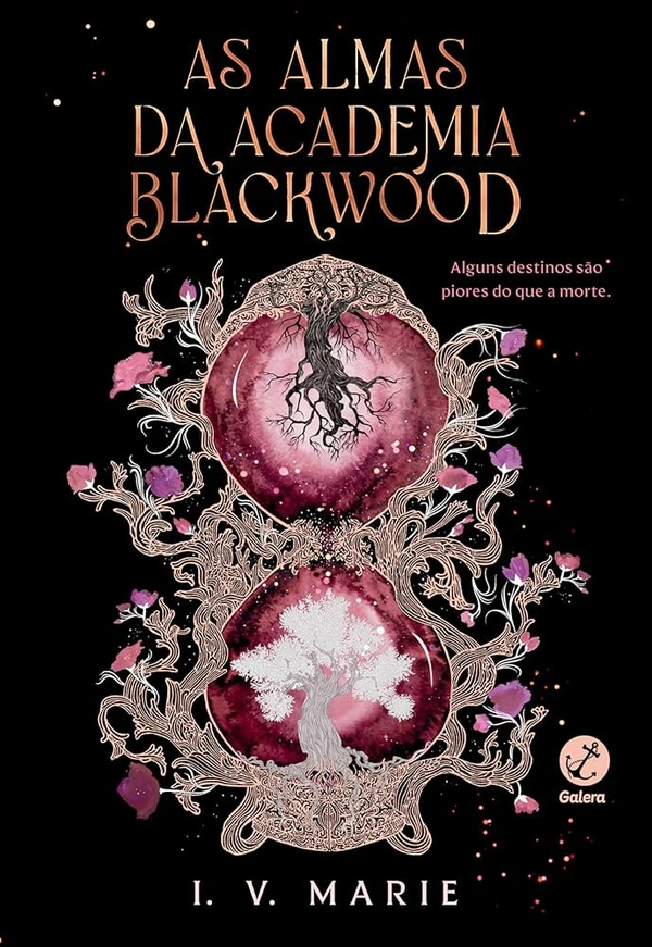 As almas da academia Blackwood (Galera). Bem-vindos à Academia Blackwood, a escola na fronteira entre a vida e a morte. Ninguém escolhe chegar aqui, mas depois que uma alma atravessa seus portões, a única forma de sair é sendo um dos seis escolhidos para competir no Decênio ― uma série de provas sobrenaturais e perigosas que acontece uma vez a cada década. O prêmio? Uma escolha crucial: juntar-se à elite imortal e mágica de Blackwood ou arriscar tudo para atravessar para o Outro Lado. É uma fantasia com estética 'dark academia'.  por Reprodução