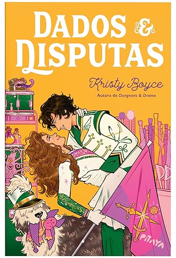 Dados & disputas, de Kristy Boyce (Pitaya). Hazel Buchanan tem tudo planejado para o último ano do ensino médio: ser respeitada como capitã do corpo coreográfico da banda marcial da escola, iniciar sua primeira campanha de D&D e evitar distrações a todo custo. Só que seus planos sofrem um golpe crítico quando Max, seu ex-melhor amigo e crush de longa data, volta para a cidade com baquetas nas mãos e um inexplicável ar de ressentimento.Tendo a competitividade como traço principal de suas classes, Hazel e Max não conseguem parar de implicar um com o outro. E não ajuda em nada a equipe do corpo coreográfico e a de percussão (onde Max logo faz sua casa) serem rivais há anos. Lançamento dia 30.  por Reprodução