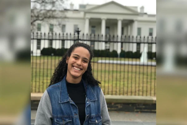 Flávia Medeiros por Reprodução