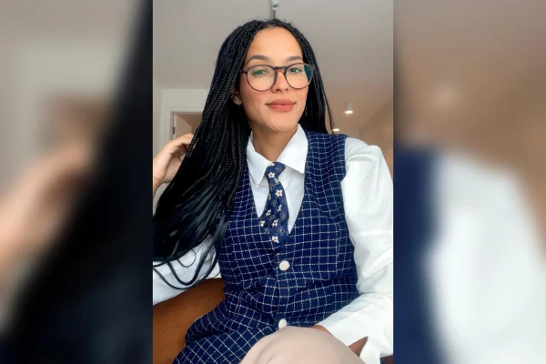 Flávia Medeiros por Reprodução