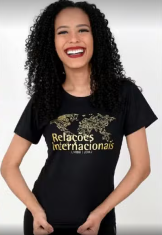 Flávia Medeiros por Reprodução
