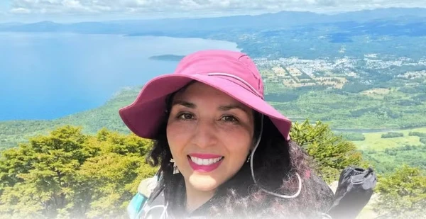Mulher morre após cair de 600 metros durante escalada em vulcão por Reprodução
