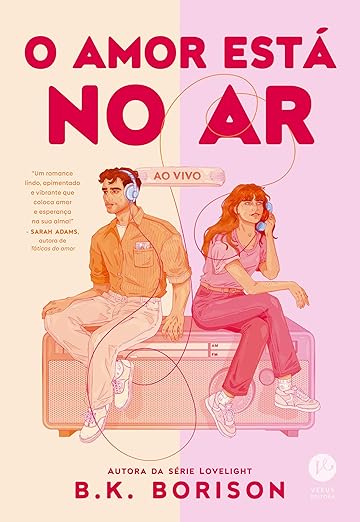 O amor está no ar, de B. K. Borison (Verus). Uma mãe solo com a vida amorosa estagnada encontra um apresentador de rádio que não acredita mais no amor. Em uma cidade cheia de ouvintes, quem terá a palavra final sobre o coração de Lucie? O amor está no ar é uma comédia romântica encantadora de B.K. Borison, autora best-seller da série Lovelight. Lançamento dia 15.  por Reprodução