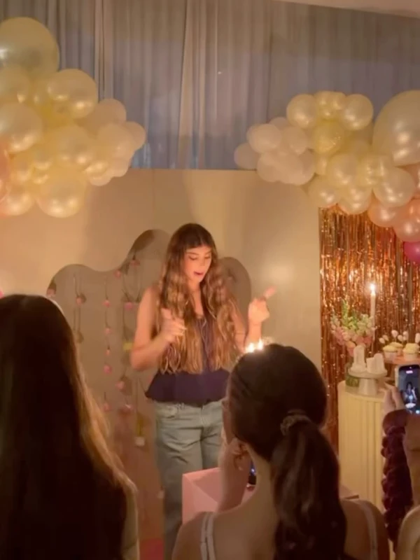 Sofia, filha de Grazi Massafera e Cauã Reymond, celebrou 14 anos com festa intimista por Reprodução
