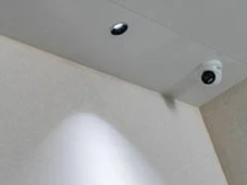 Imagem - Operador será indenizado em R$ 15 mil após empresa instalar câmeras em vestiário