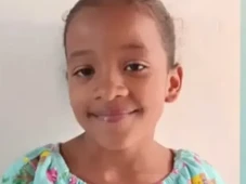 Imagem - Menina de 11 anos morre após ser jogada em piscina durante brincadeira