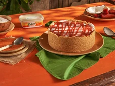 Imagem - Refrescante e brasileira: aprenda a fazer torta de sorvete de tapioca com coco e goiabada