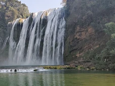 Imagem - Maior cachoeira artificial do mundo fica tem cortina de água de 600 metros, fica em ponte que bateu recorde e resolveu problema de engenharia