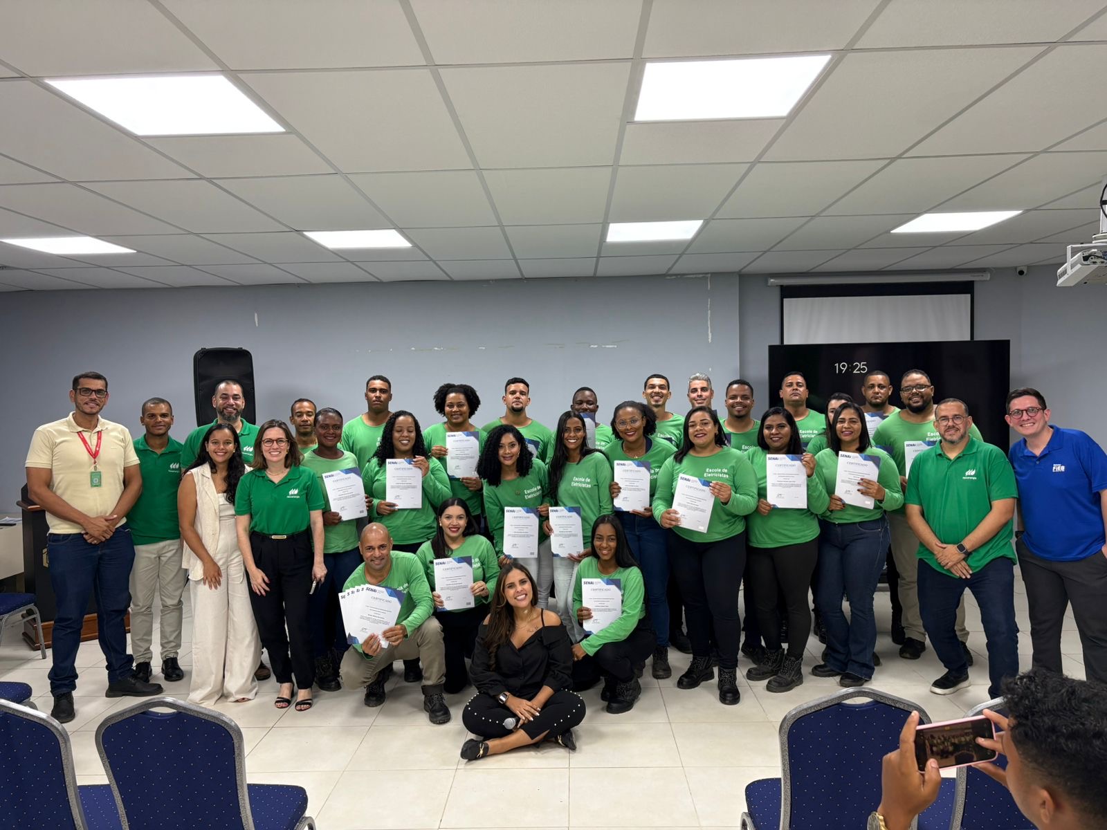 Além de formar mão de obra qualificada, a iniciativa incentiva a equidade de gênero no setor elétrico por Divulgação / Neoenergia Coelba