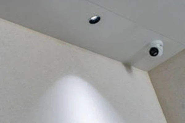 Câmera foi instalada no vestiário do frigorífico