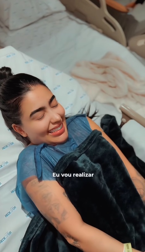 MC Mirella fez combo de cirurgias por Reprodução/Instagram