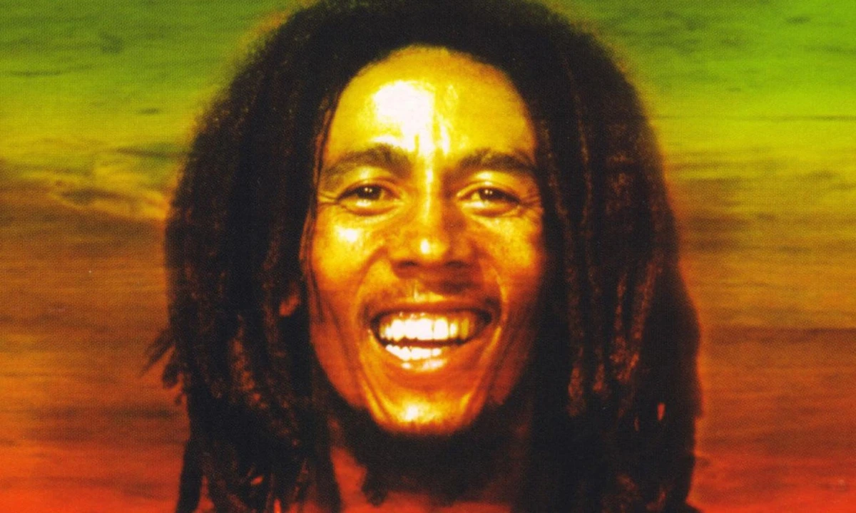 Muitas frases de Bob Marley continuam viralizando nas redes sociais até hoje. por Reprodução