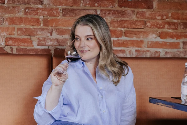 Quatro especialistas compartilharam visões e apostas para o mercado do vinho: Lucinara, Vinicius, Keli e Diego, em sentido horário