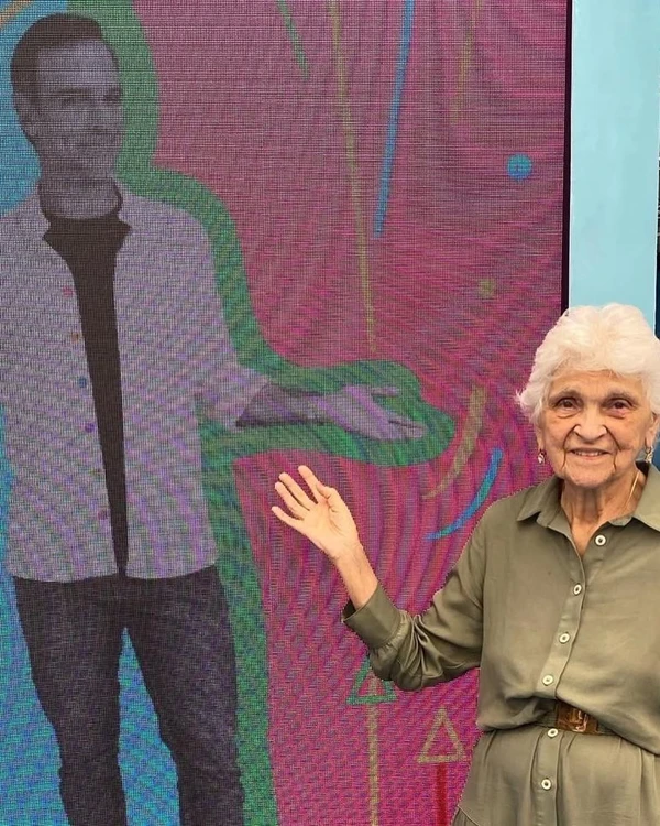 Tadeu Schmidt emocionou a web ao lamentar a morte da mãe, Dona Janira, aos 92 anos por Reprodução0000