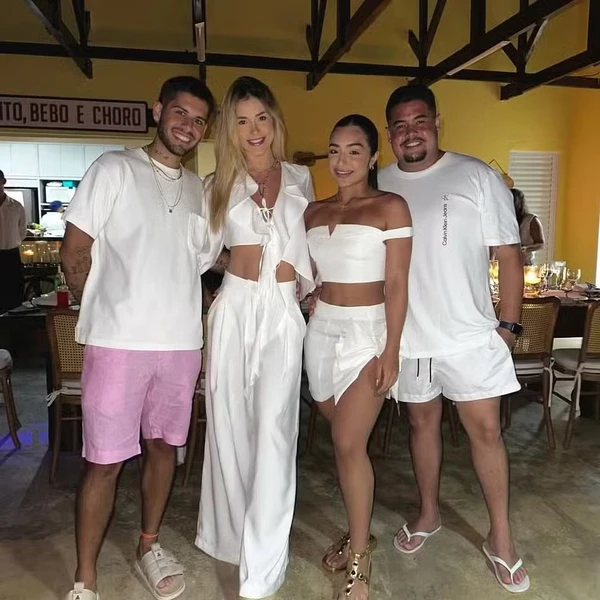 Zé Felipe, Virginia Fonseca, Duda Freire e João Victor em foto antiga