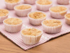 Imagem - Queijadinha com biscoito: receita simples reinventa clássico do café da tarde